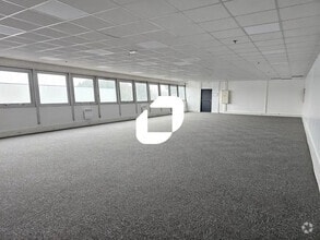 Industrial in Saint-Witz to rent Interior Photo- Image 2 of 10