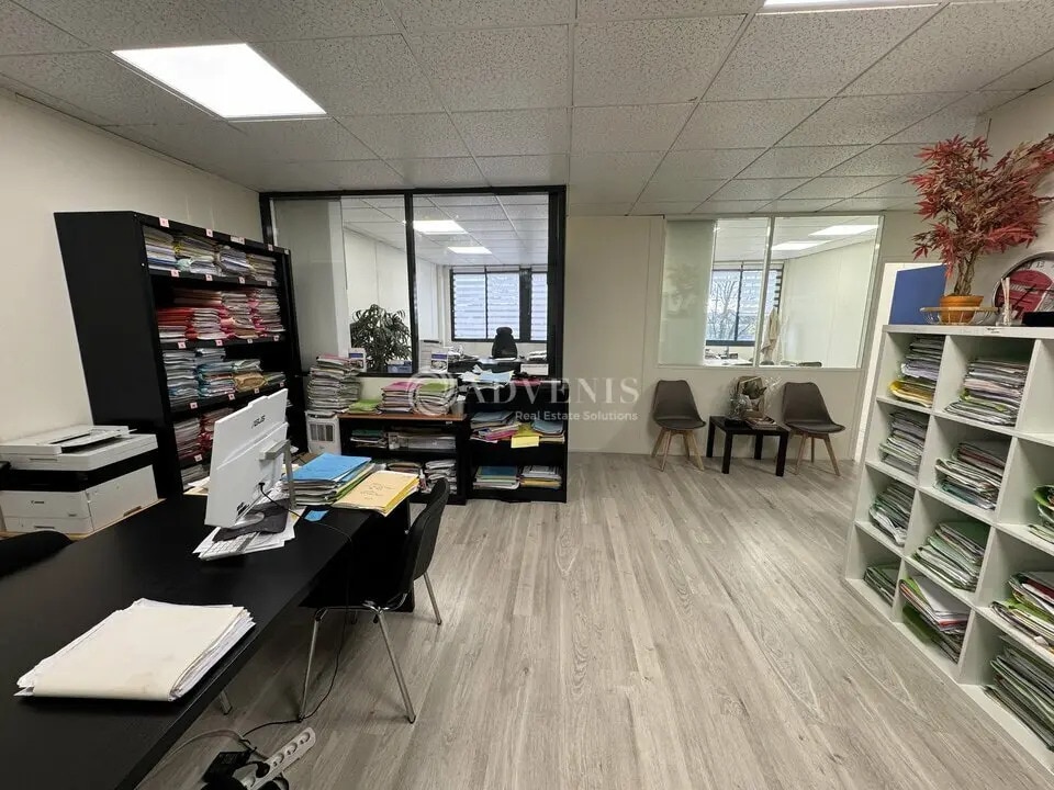 Office in Goussainville to rent Building Photo- Image 1 of 11