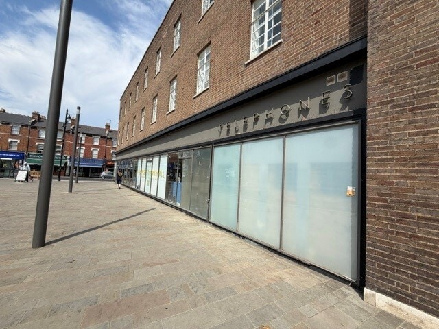 26 The Broadway, London to rent - Building Photo - Image 2 of 6