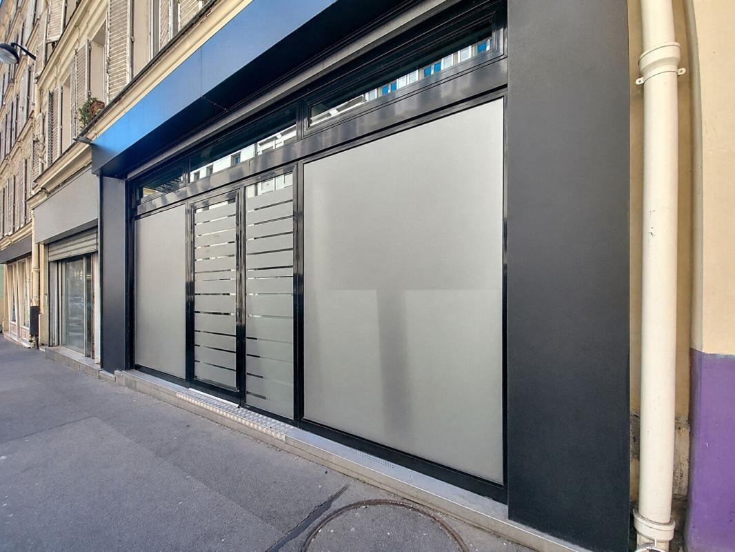 Retail in Paris for sale Building Photo- Image 1 of 2