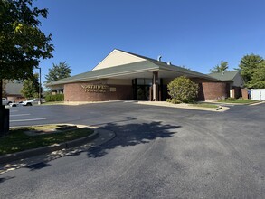 11 Garvey Pky, Saint Charles, MO for sale Primary Photo- Image 1 of 2