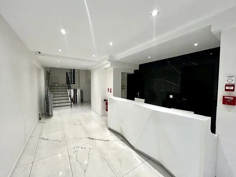 Vente Bureaux 262 m² - Photo 1