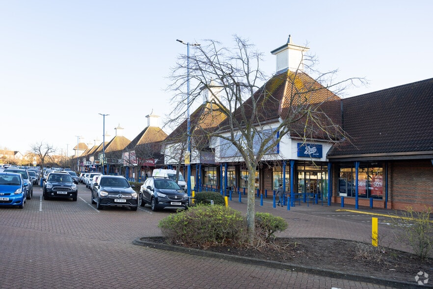 Chelmer Rd, Chelmsford to rent - Primary Photo - Image 1 of 4