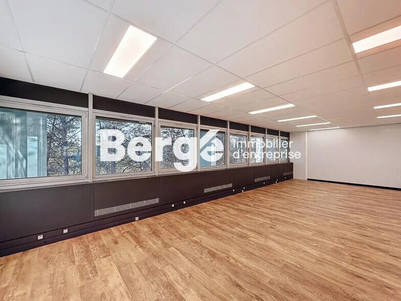 Office in Valbonne to rent - Building Photo - Image 3 of 22