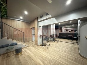 Retail in Barcelona, Barcelona to rent Interior Photo- Image 2 of 10