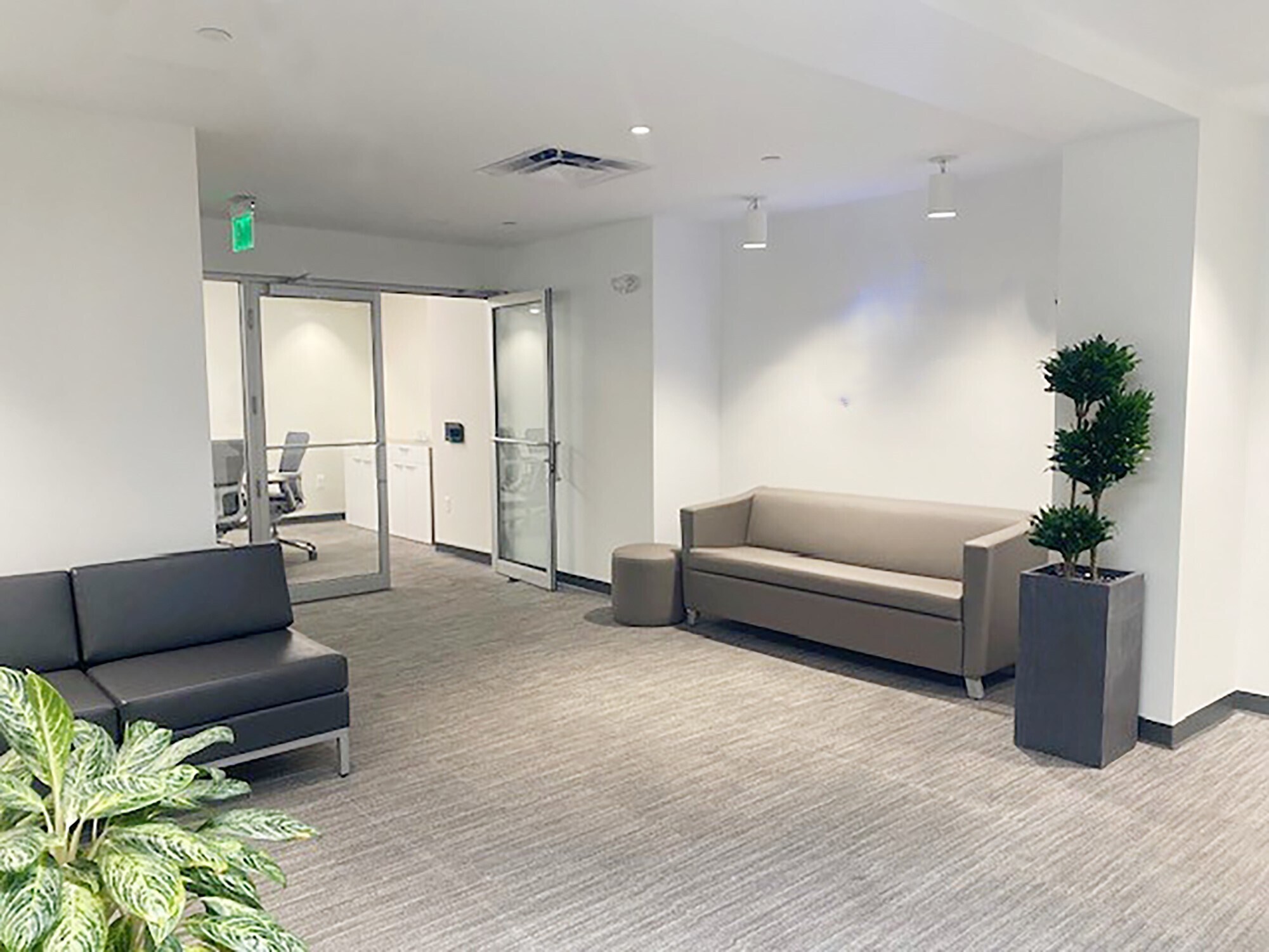 302 E Atlantic Ave, Delray Beach, FL to rent Interior Photo- Image 1 of 4