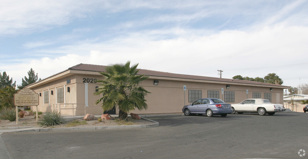 2020 E Desert Inn Rd, Las Vegas, NV for rent - Building Photo - Image 2 of 32