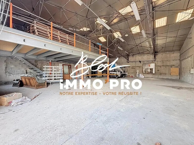 Light Industrial in Domarin to rent - Interior Photo - Image 3 of 12