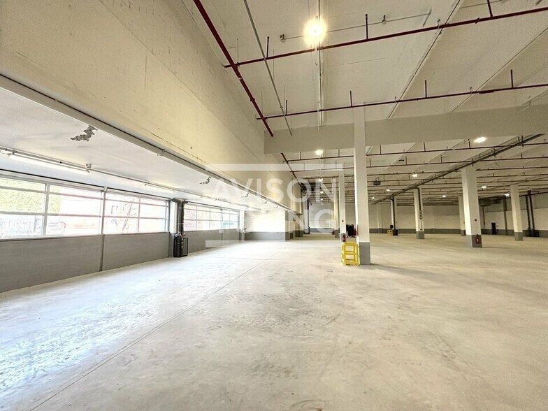 Industrial in Gennevilliers to rent - Building Photo - Image 3 of 12