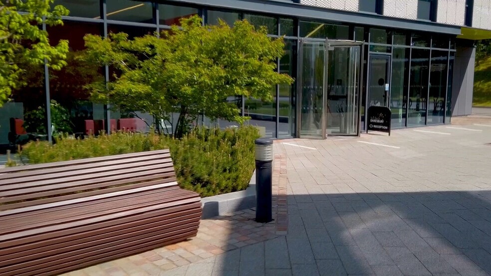 Keckwick Ln, Warrington to rent - Commercial Listing Video - Image 2 of 19