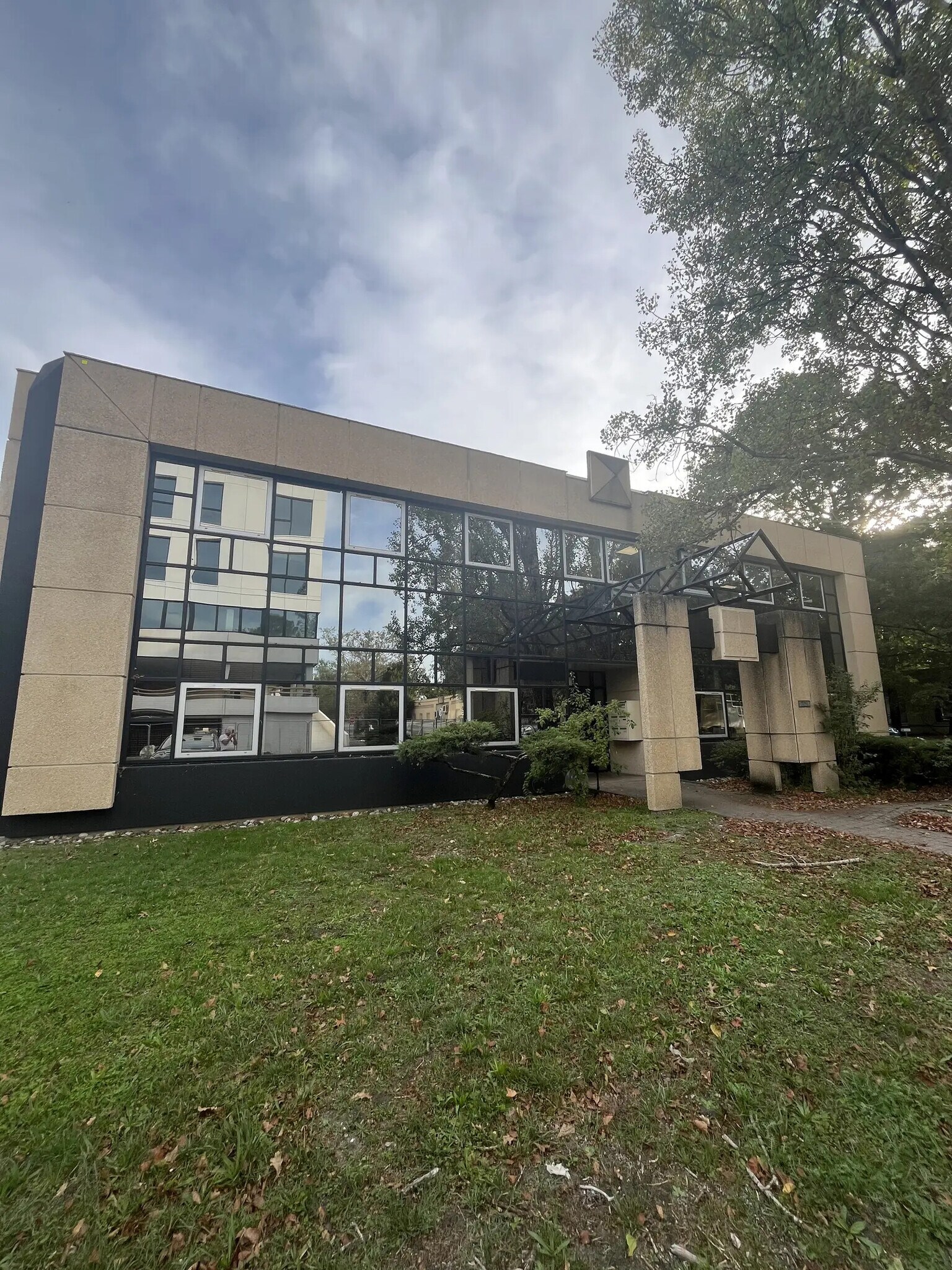 9 Avenue Léonard De Vinci, Pessac to rent Building Photo- Image 1 of 11