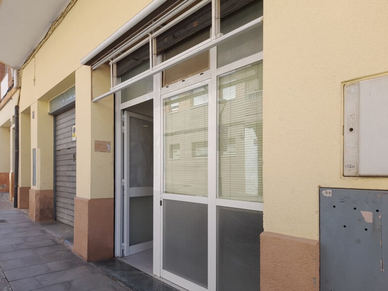 Retail in Sant Just Desvern, Barcelona to rent - Interior Photo - Image 2 of 2