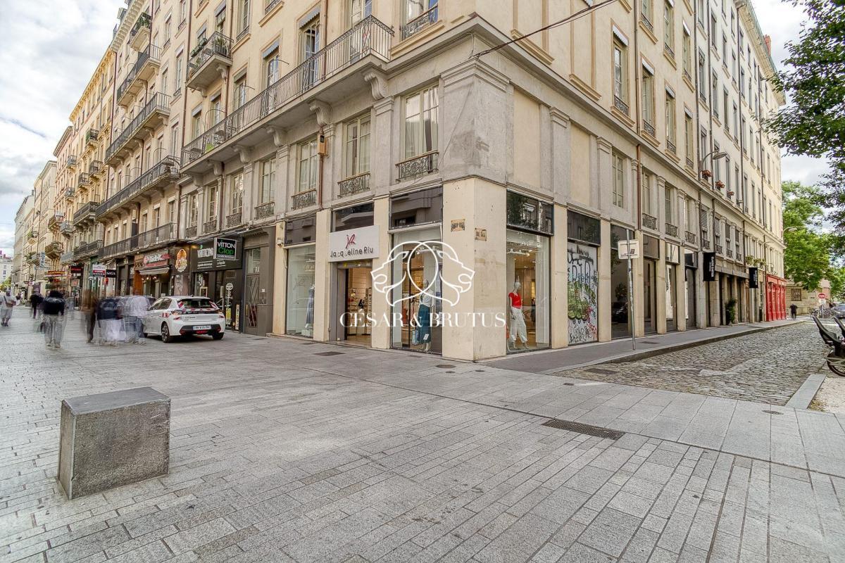 Retail in Lyon for sale Building Photo- Image 1 of 2