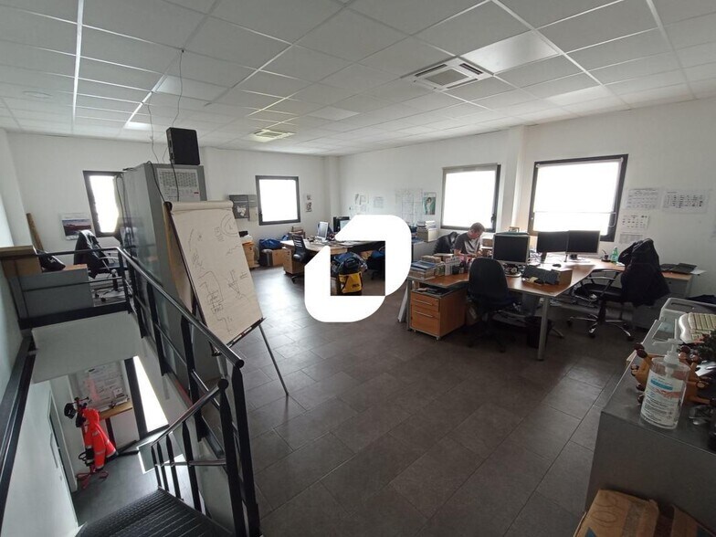 1 Avenue B Cité Berliet, Saint-Priest to rent - Interior Photo - Image 3 of 14