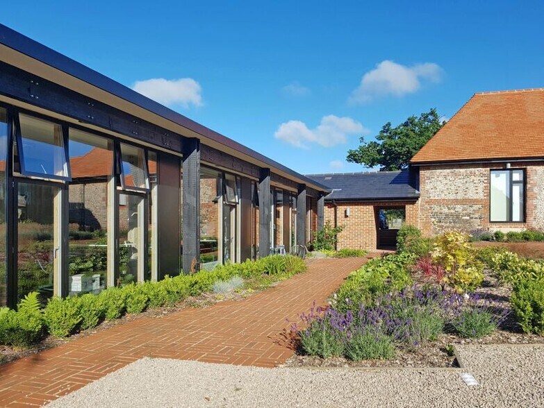 Beckham Ln, Petersfield for sale - Building Photo - Image 1 of 1