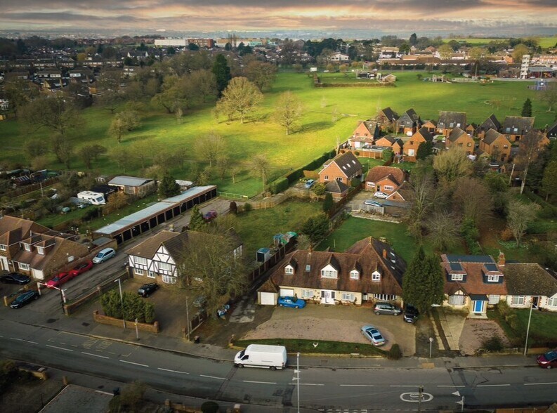 122 Ashcroft Rd, Luton for sale - Building Photo - Image 1 of 1