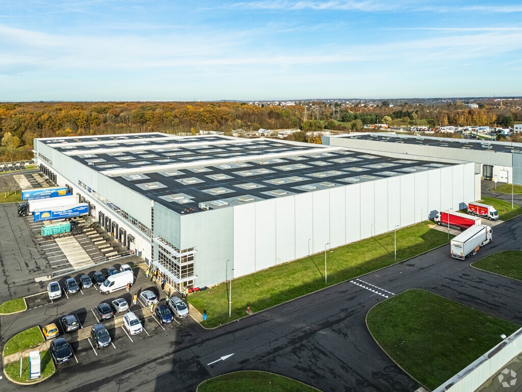 Location Entrepôt 5 978 m² - Photo 1