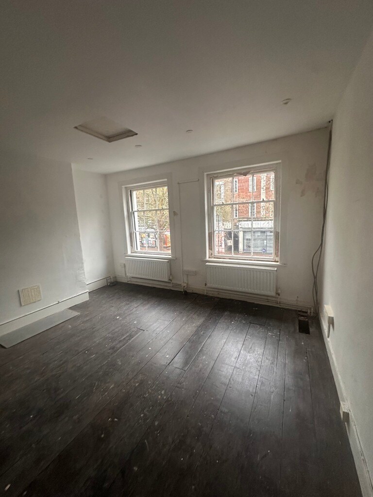 27 High St, Ashford to rent Interior Photo- Image 1 of 5