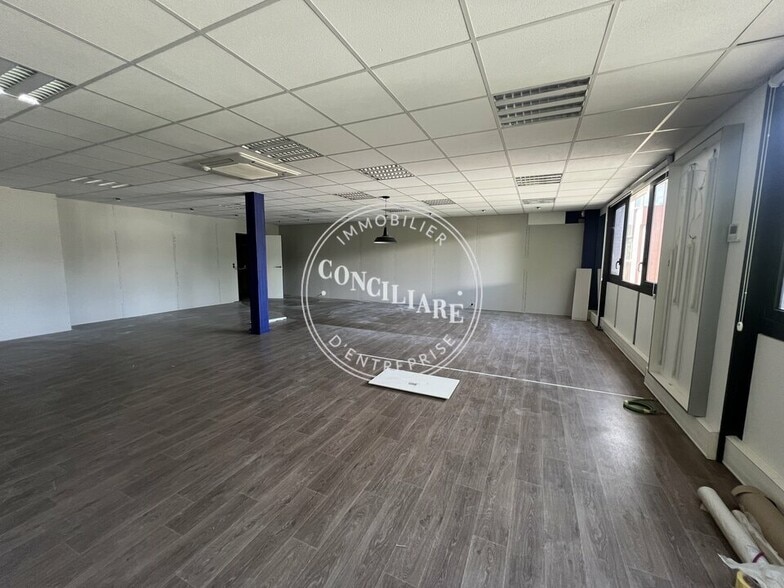 1202 L'Occitane, Labège to rent - Interior Photo - Image 2 of 5