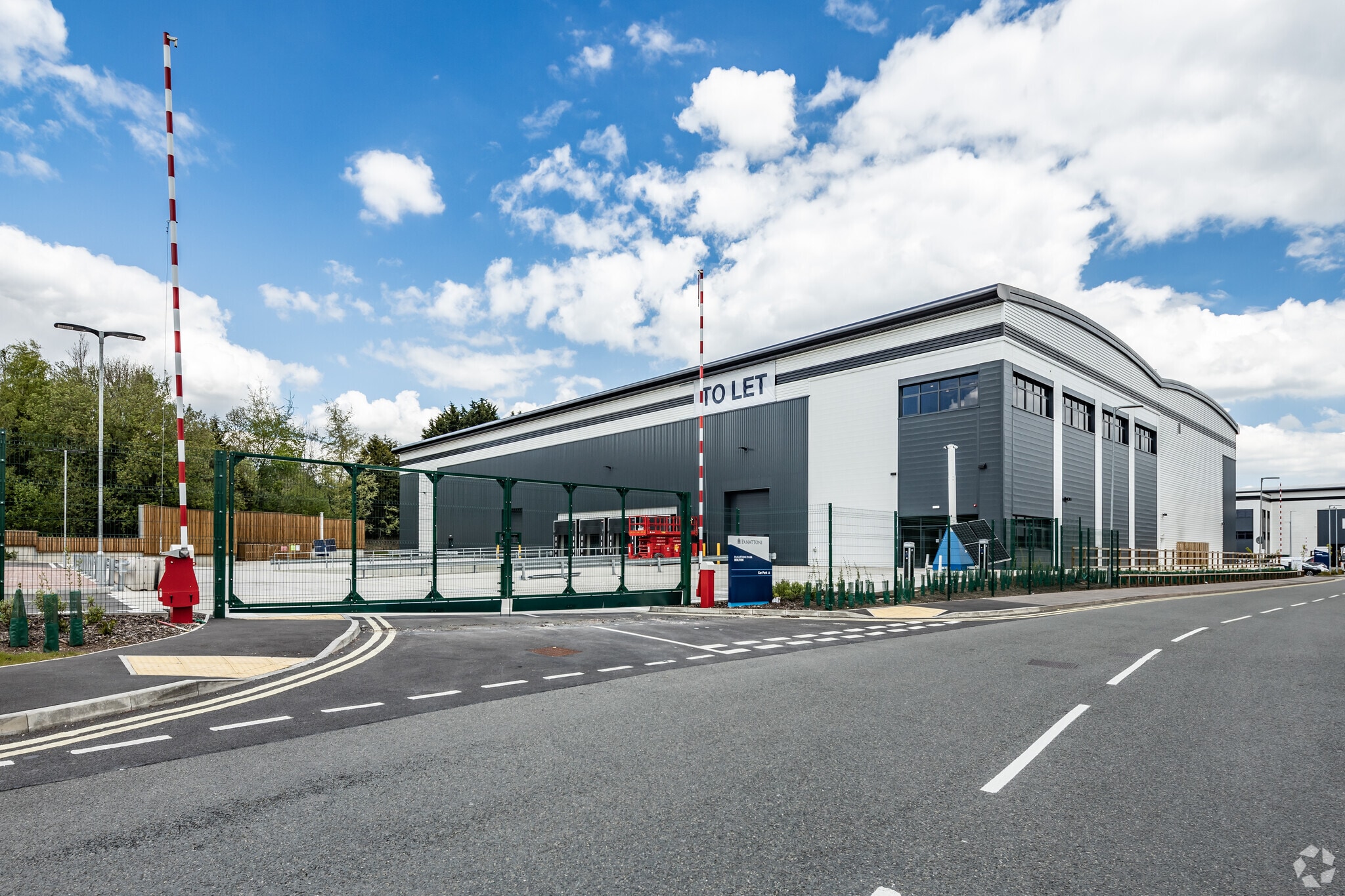 Great Bank Rd, Bolton to rent Building Photo- Image 1 of 18