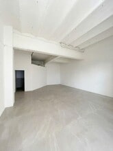 Retail in Barcelona, Barcelona to rent Interior Photo- Image 2 of 5