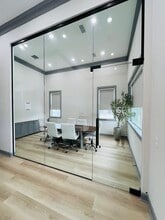 1325 Main St, Katy, TX to rent Interior Photo- Image 2 of 14