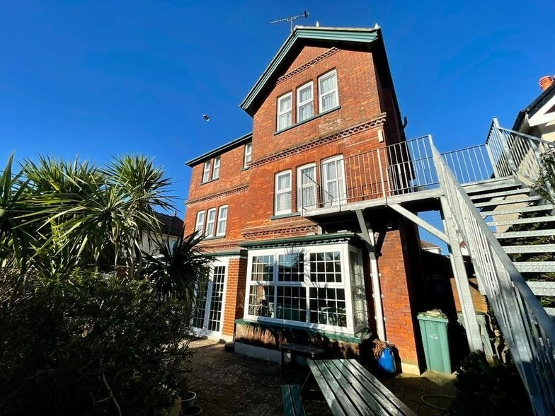 7 Clarence Gdns, Shanklin for sale - Building Photo - Image 2 of 19