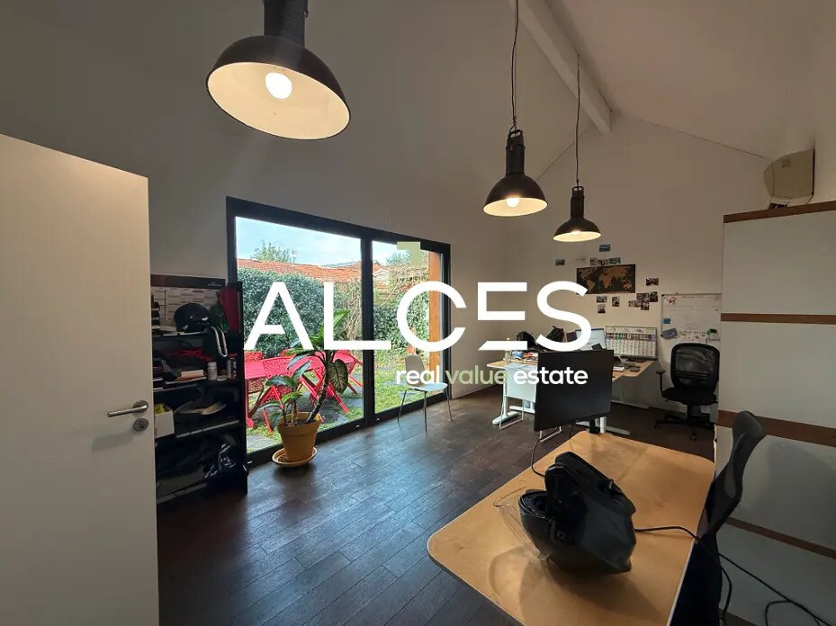 Office in Bordeaux to rent Interior Photo- Image 1 of 4
