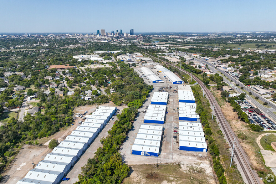 2661-2669 Ludelle St, Fort Worth, TX for rent - Aerial - Image 3 of 8