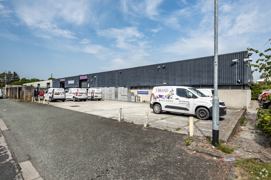 Brindley Rd, Runcorn to rent - Building Photo - Image 1 of 9