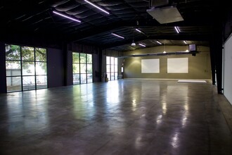 2324 S Lamar Blvd, Austin, TX for rent Building Photo- Image 2 of 4