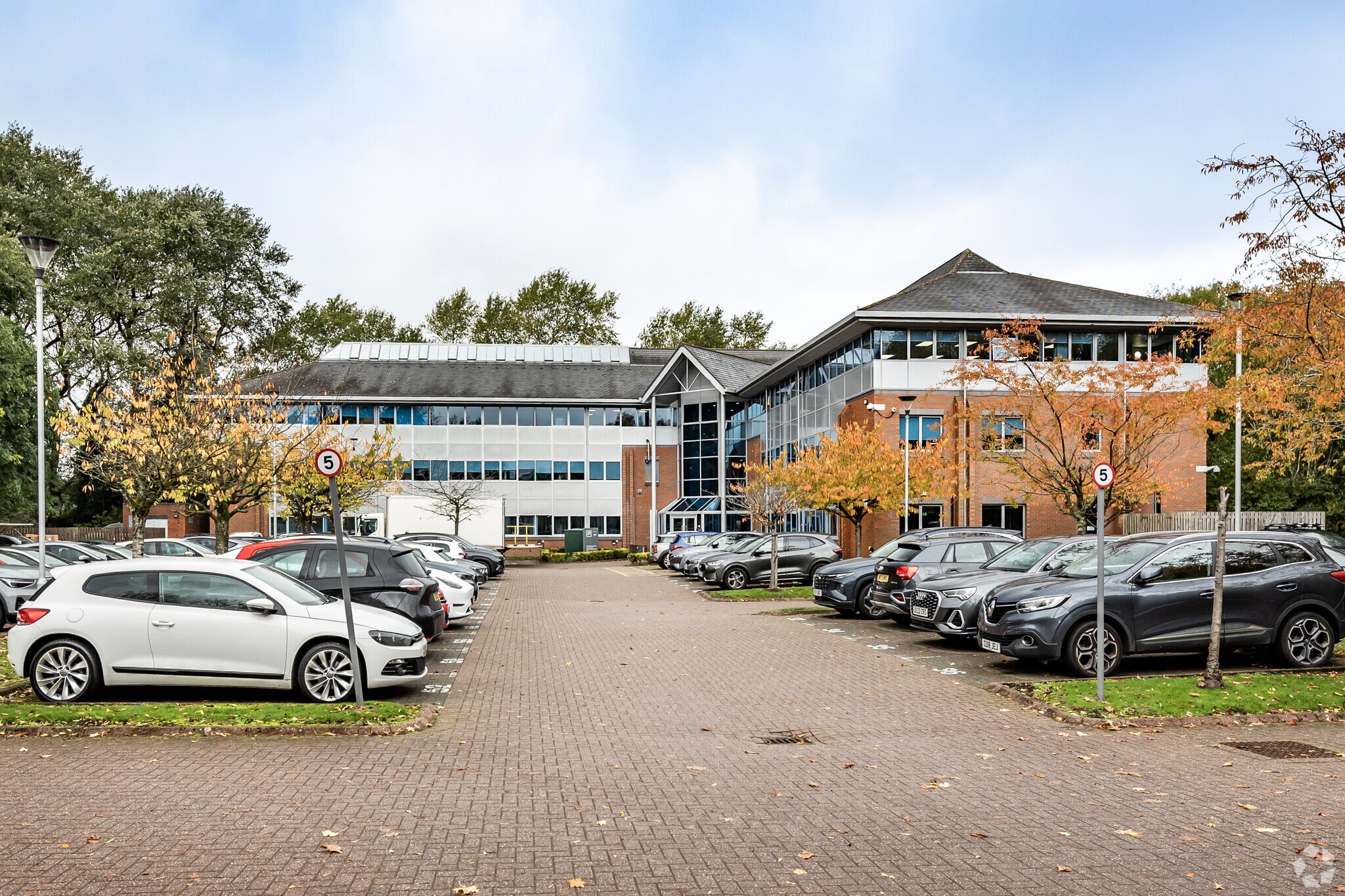 310 Europa Blvd, Warrington to rent Primary Photo- Image 1 of 4