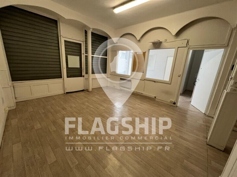 Retail in Paris to rent - Interior Photo - Image 1 of 4