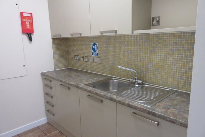 1 Brooklands Rd, Weybridge to rent Interior Photo- Image 1 of 4