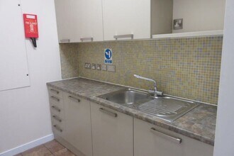 1 Brooklands Rd, Weybridge to rent Interior Photo- Image 1 of 4