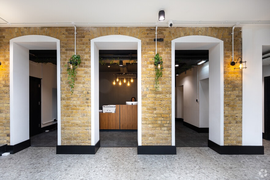 1A Highfield Rd, Dartford to rent - Lobby - Image 1 of 26