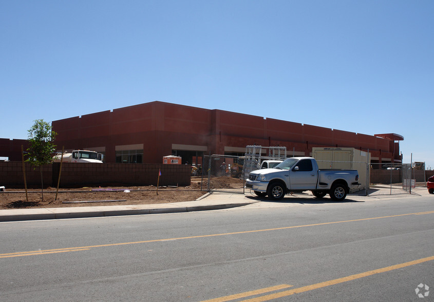 2301 E Yeager Dr, Chandler, AZ for rent - Building Photo - Image 3 of 65