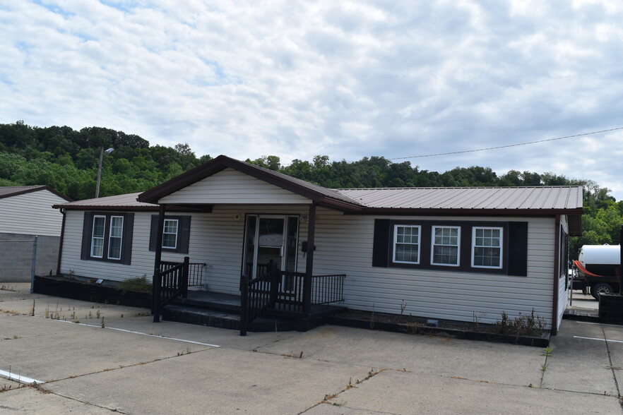 55688 Industrial Dr, Bridgeport, OH for rent - Building Photo - Image 1 of 27