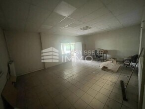 Light Industrial in Torcy to rent Interior Photo- Image 2 of 4