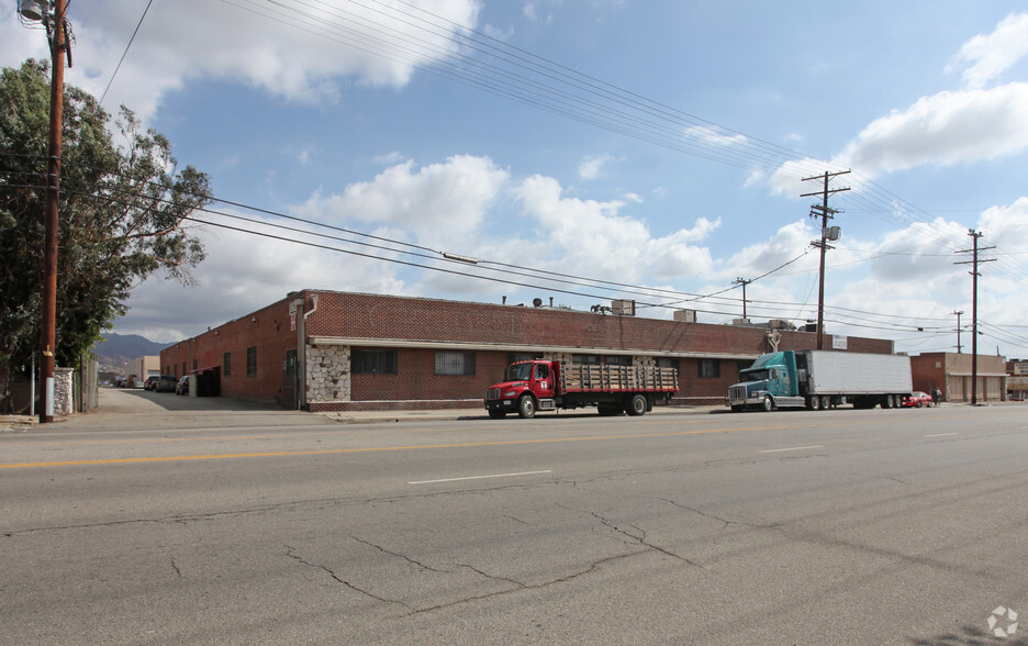 8236-8238 Lankershim Blvd, North Hollywood, CA for rent - Building Photo - Image 3 of 12