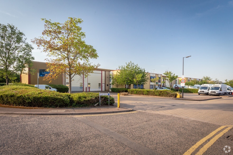 20 Plover Clos, Newport Pagnell to rent - Building Photo - Image 2 of 4