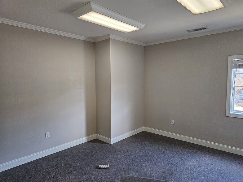 3745 Cherokee St, Kennesaw, GA for rent - Interior Photo - Image 3 of 13