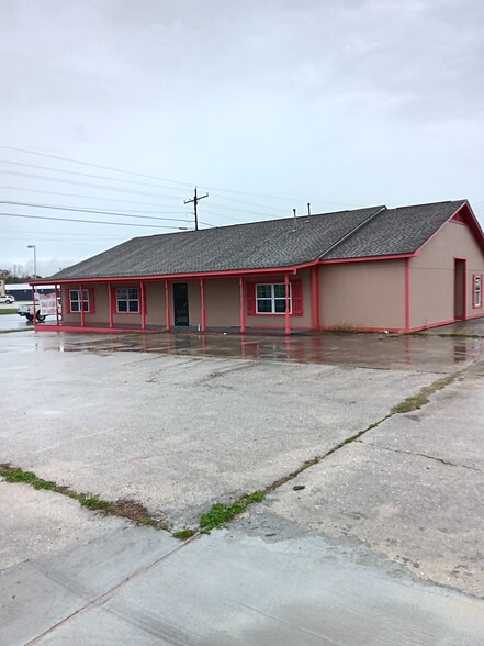 490 Texas Ave, Bridge City, TX for sale - Building Photo - Image 1 of 5