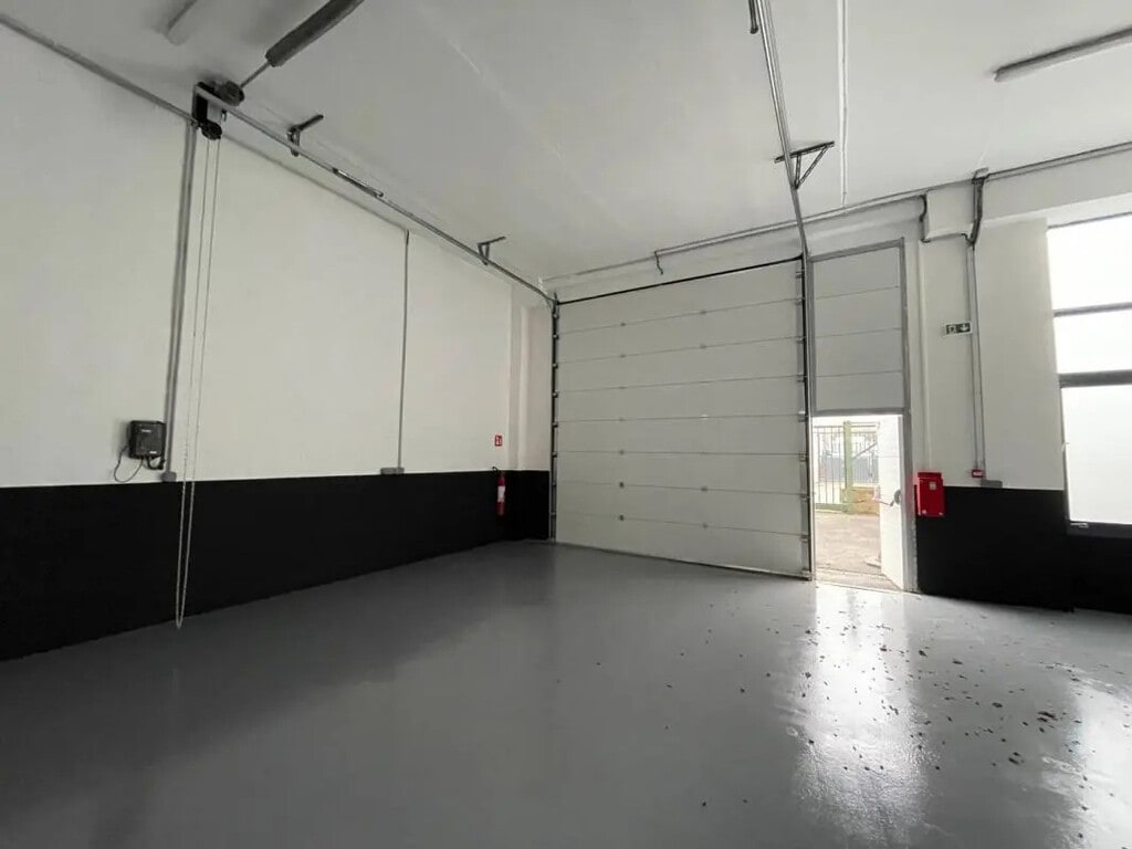 Location Entrepôt 390 m² - Photo 1