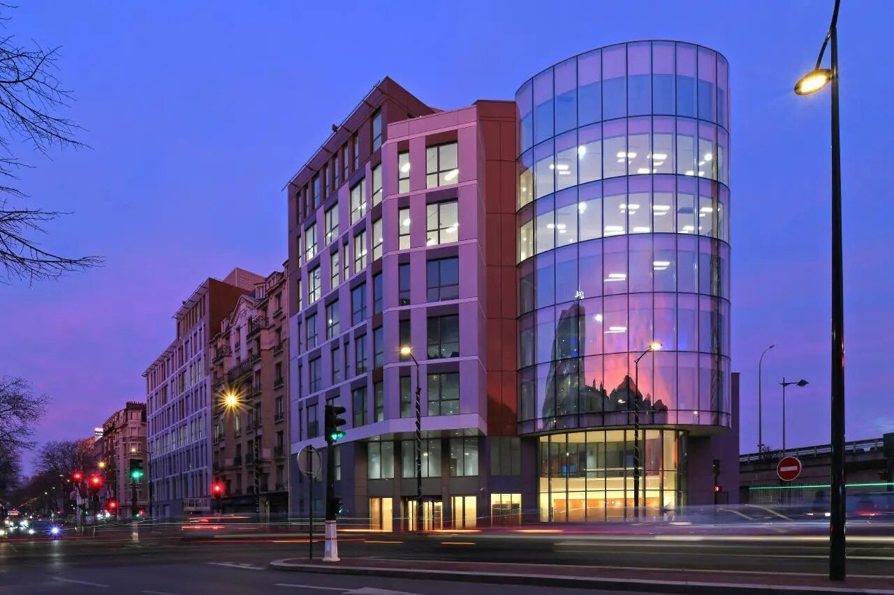 Office in Clichy to rent Building Photo- Image 1 of 3