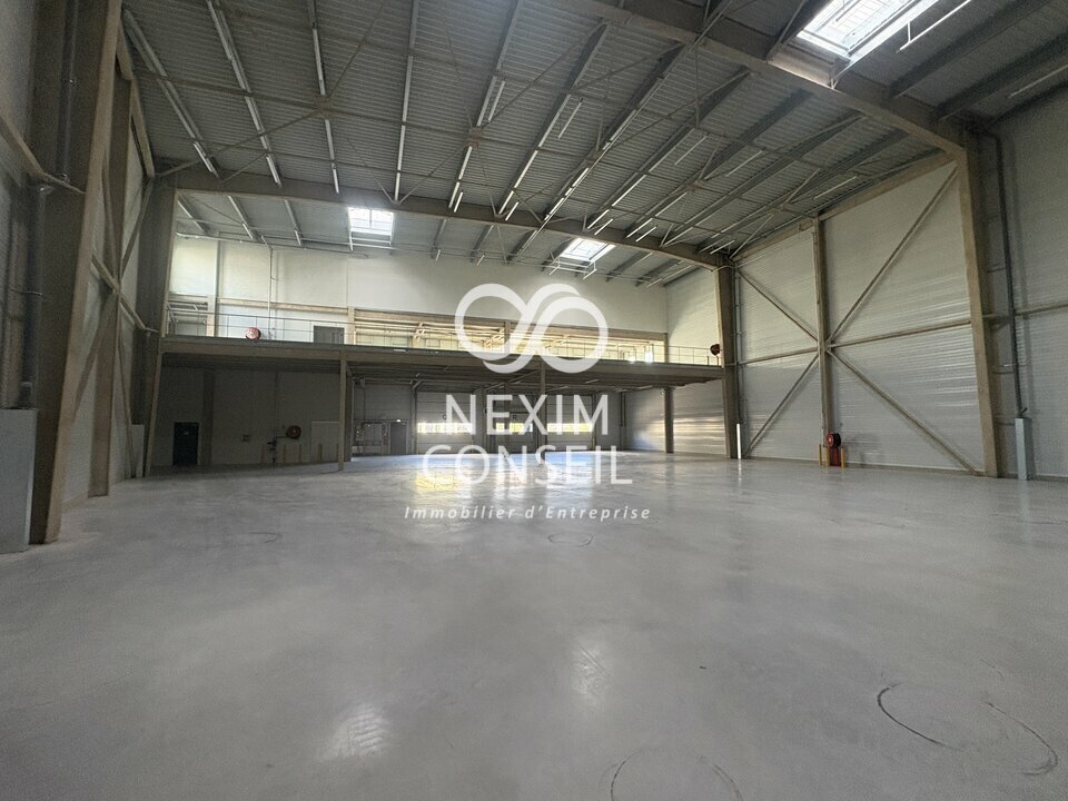 Industrial in Bondy to rent Building Photo- Image 1 of 25