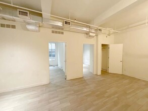 242 W 27th St, New York, NY for sale Interior Photo- Image 2 of 5