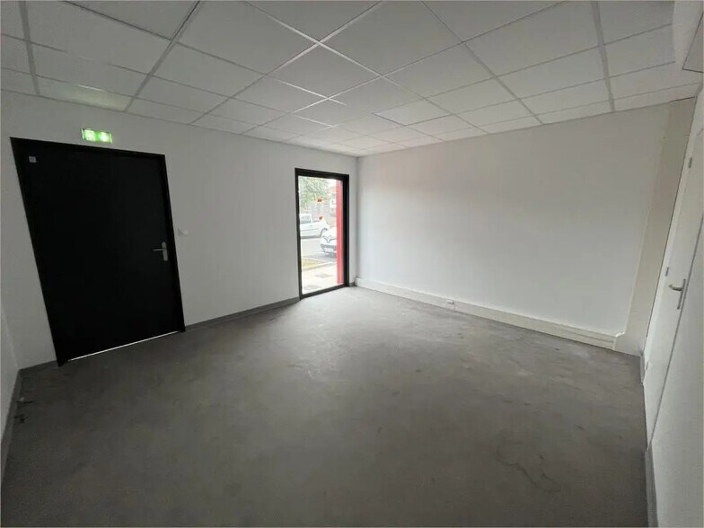 Light Industrial in Toulouse to rent - Interior Photo - Image 2 of 7