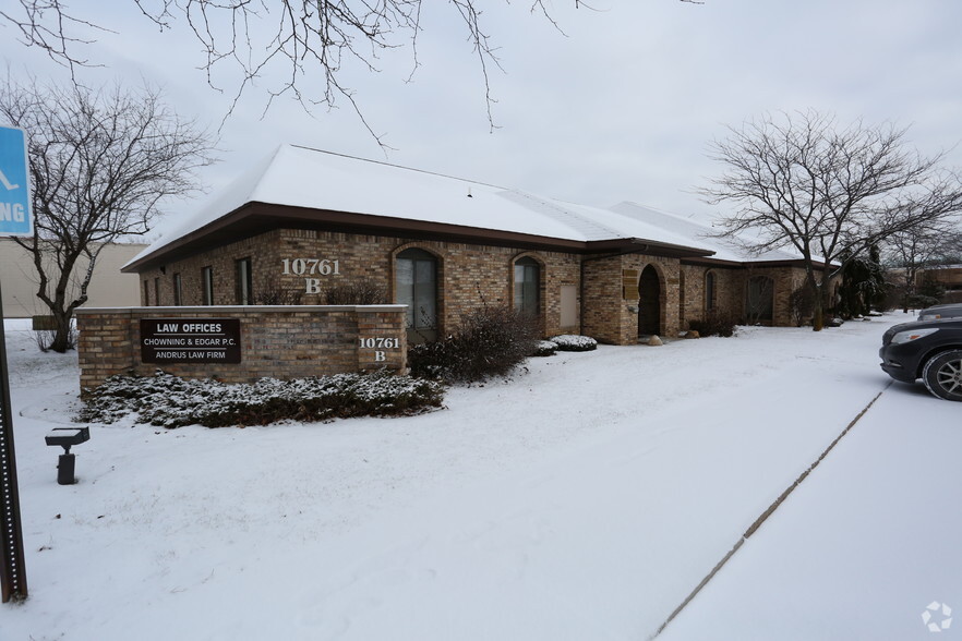 10761 S Saginaw St, Grand Blanc, MI for rent - Building Photo - Image 2 of 4