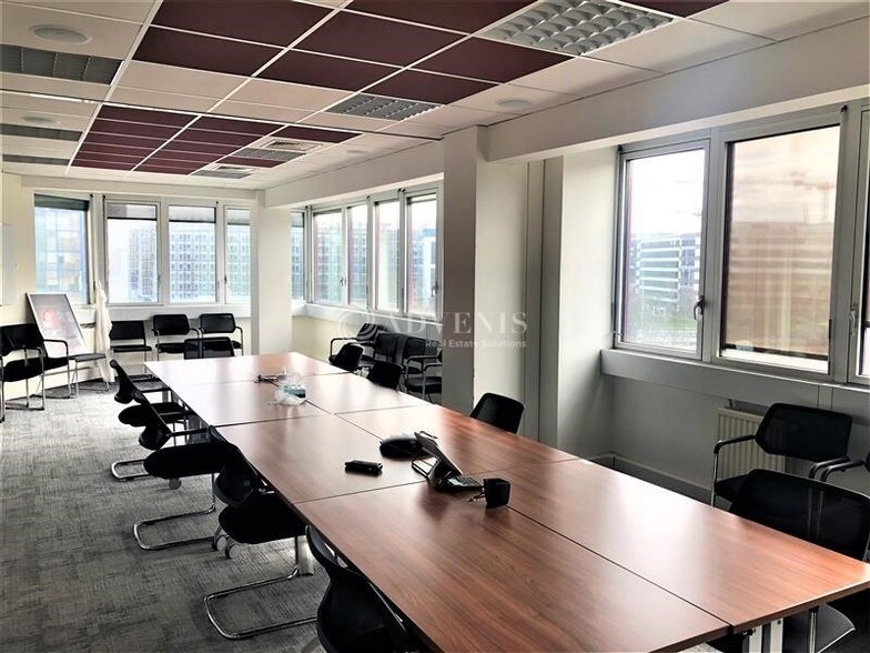 Office in Fontenay-sous-Bois to rent - Building Photo - Image 2 of 6